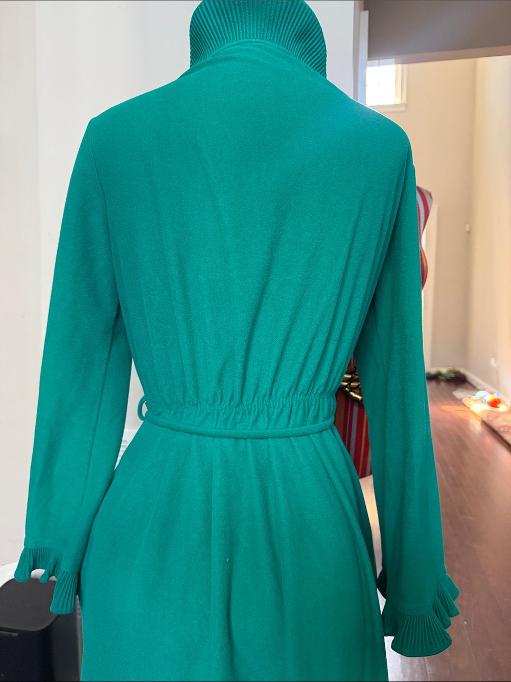 Vintage Ruffled Edge Maxi Robe - Picture 5 of 11